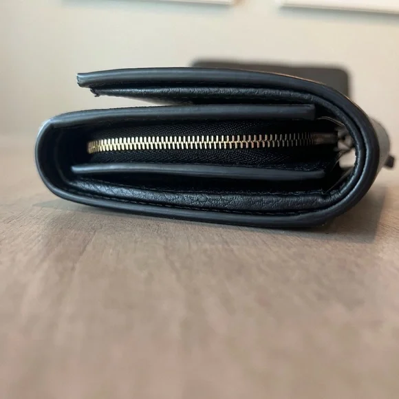 Gucci Black and Gray Women's Wallet - Picture 5 of 9